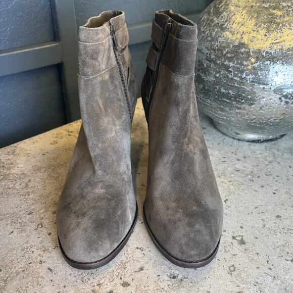 Gianni Bini Womens Brown Suede Leather Ankle Bootie Stacked 3 1/2" Heel Size 10 - Picture 3 of 5